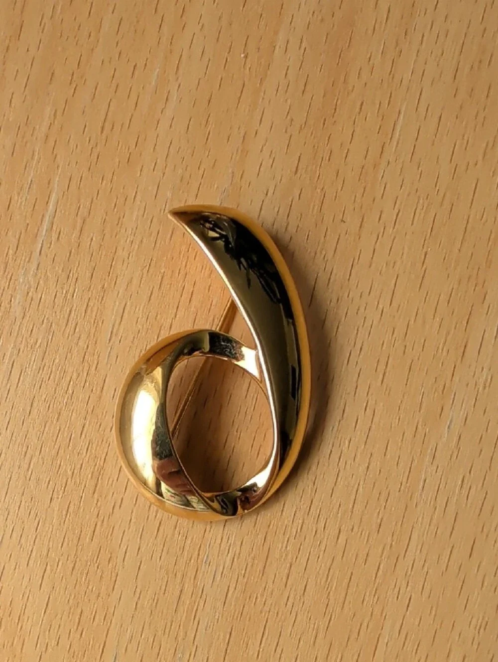 Monet polished gold